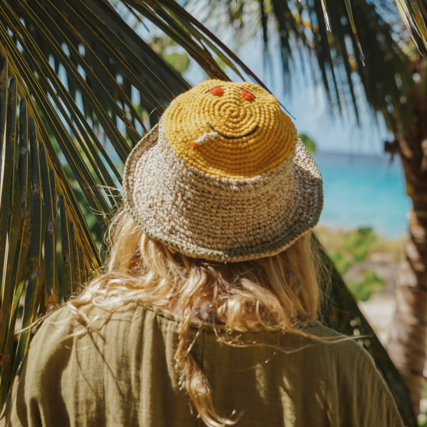 Hand weaving Smiley hat