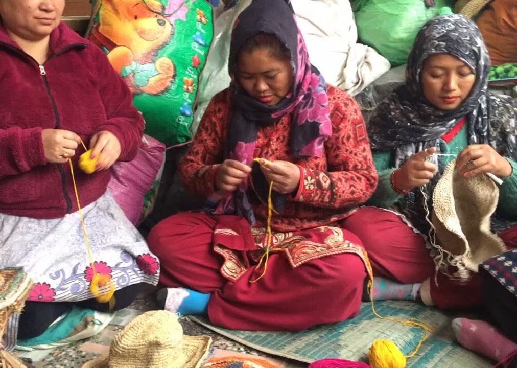 Hand weaving Smiley hat