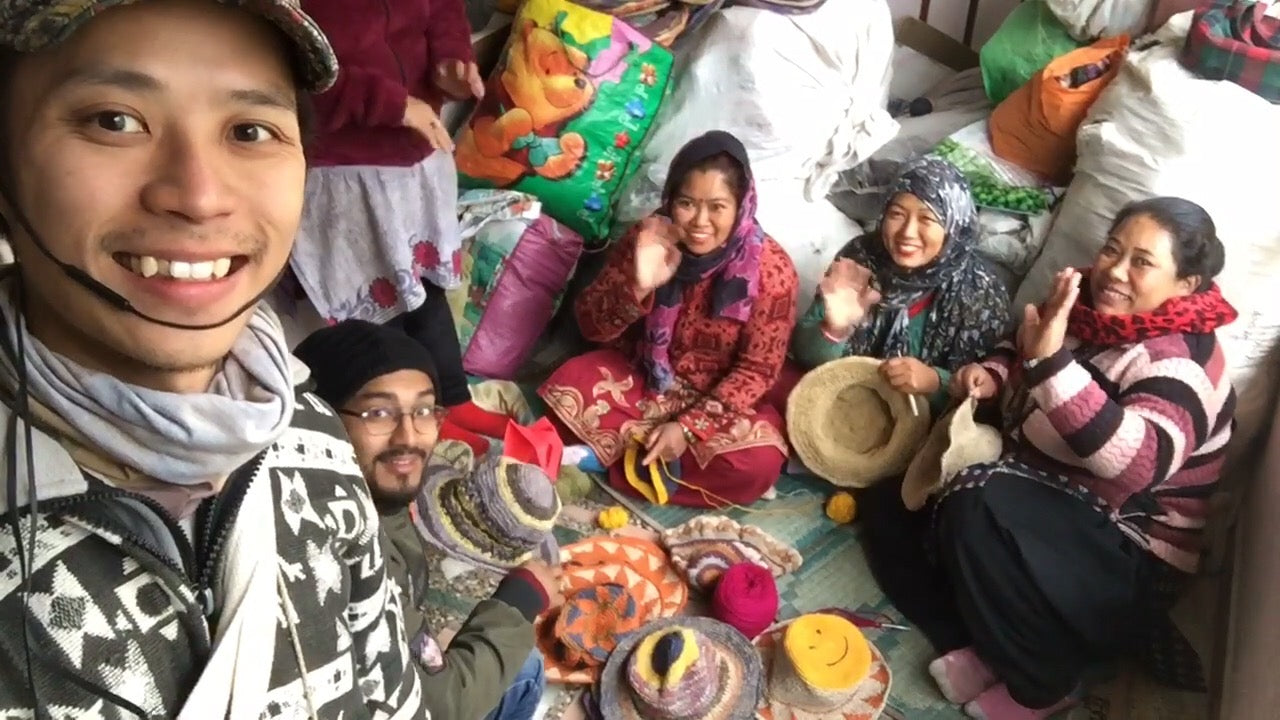 Hand weaving Smiley hat